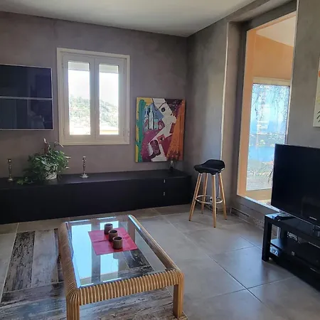 Bas De Piscine Vue Epoustouflante